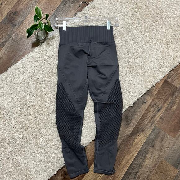 Athleta Gray Laser Cut Ribbed Seamless High Rise Trophy 7/8 Coolmax Leggings - Picture 5 of 6